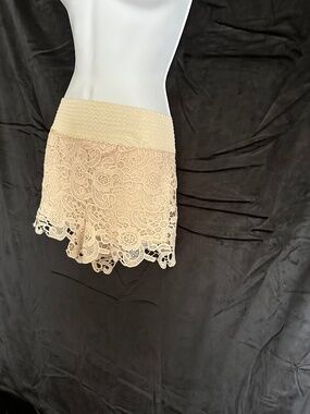 Boom Boom  Jeans, cream lace lined shorts, size L